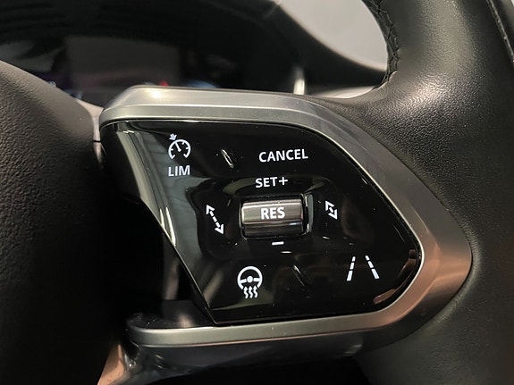 Jaguar I-PACE 25 of 30