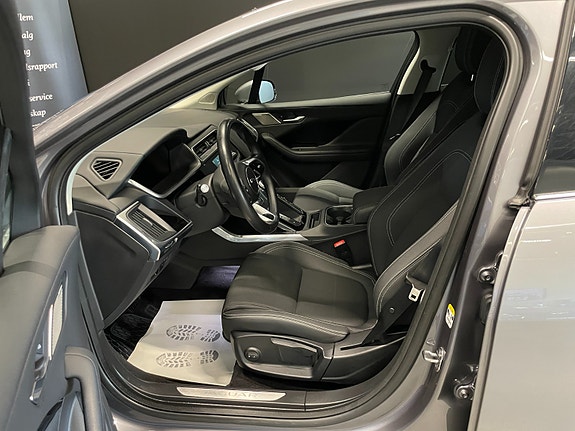 Jaguar I-PACE 18 of 30