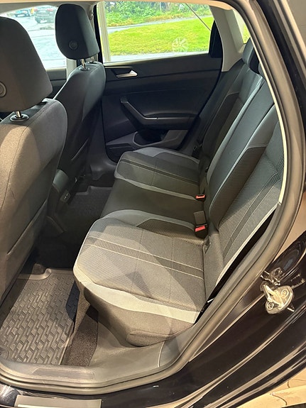 Volkswagen Polo 8 of 15