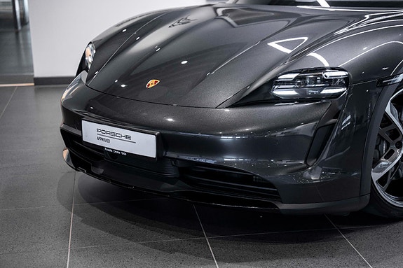 Porsche Taycan Cross Turismo 2 of 30