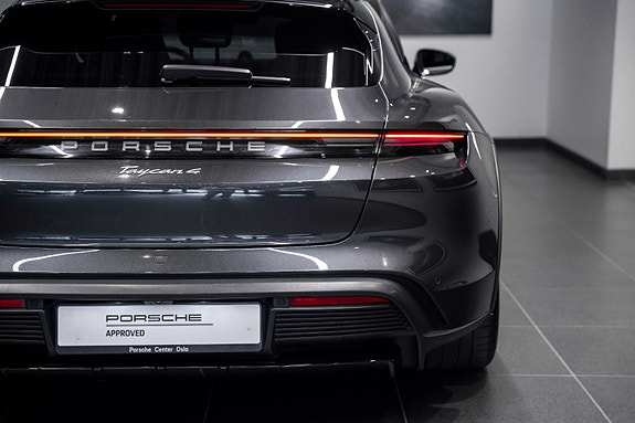 Porsche Taycan Cross Turismo 6 of 30