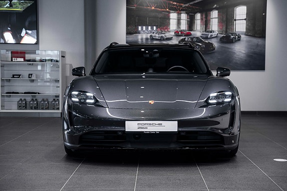 Porsche Taycan Cross Turismo 10 of 30