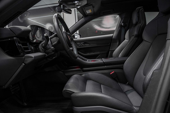 Porsche Taycan Cross Turismo 29 of 30