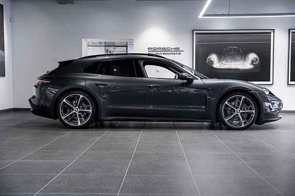 Porsche Taycan Cross Turismo 13 of 30