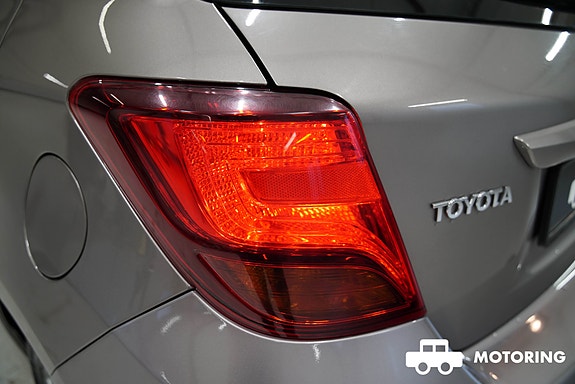 Toyota Yaris 14 of 30
