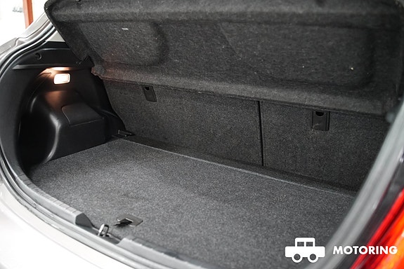 Toyota Yaris 21 of 30