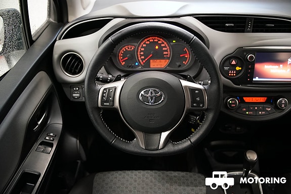 Toyota Yaris 25 of 30
