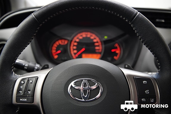 Toyota Yaris 26 of 30