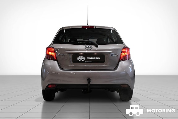 Toyota Yaris 4 of 30