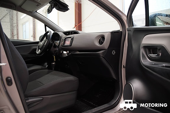 Toyota Yaris 24 of 30