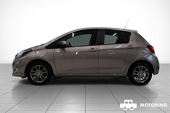 Toyota Yaris 2 of 30