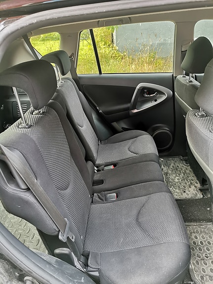 Toyota RAV4 7 of 8