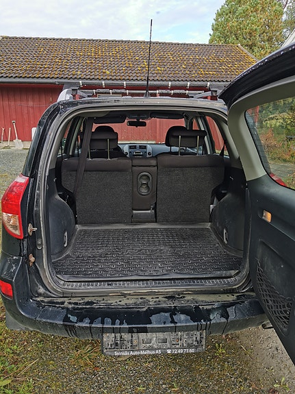 Toyota RAV4 8 of 8