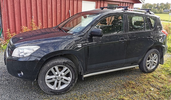 Toyota RAV4 4 of 8