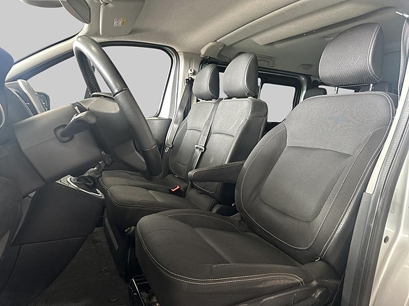 Renault Trafic 8 of 19