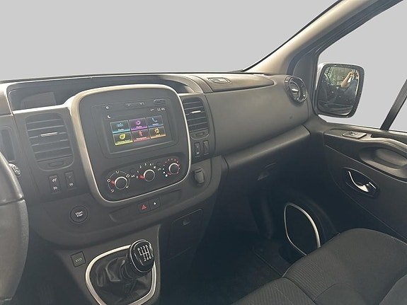 Renault Trafic 11 of 19