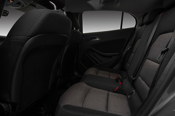 Mercedes-Benz GLA180 19 of 24