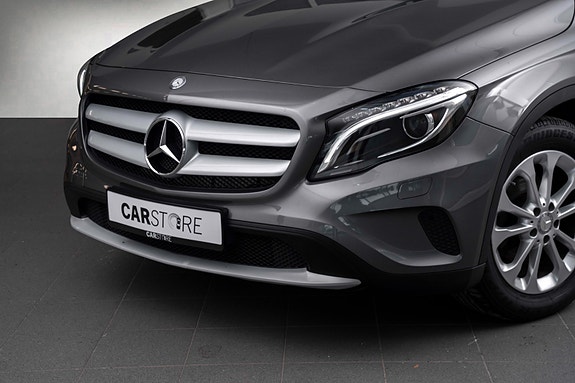 Mercedes-Benz GLA180 2 of 24