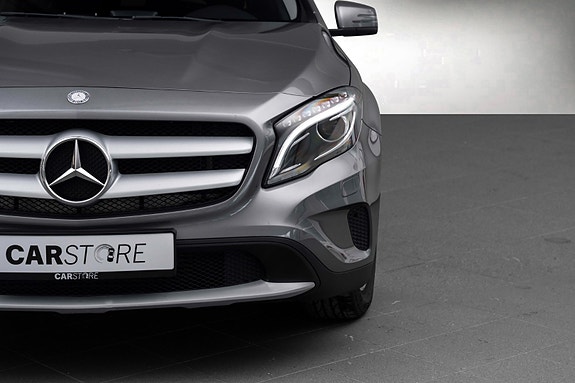 Mercedes-Benz GLA180 4 of 24