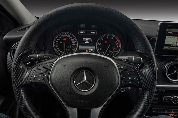 Mercedes-Benz GLA180 10 of 24