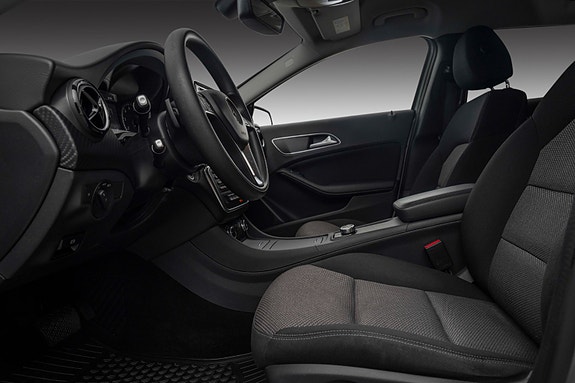 Mercedes-Benz GLA180 17 of 24