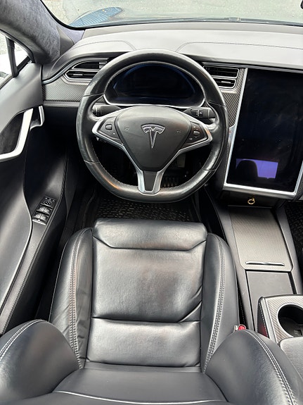 Tesla Model S 16 of 30