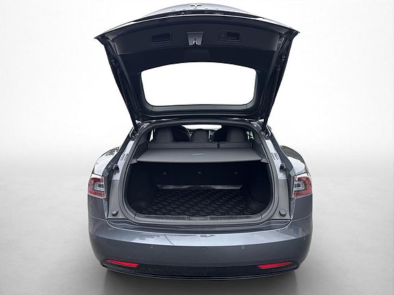 Tesla Model S 11 of 30