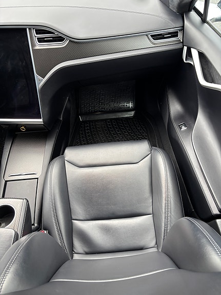 Tesla Model S 18 of 30