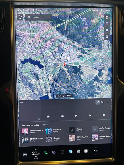 Tesla Model S 21 of 30