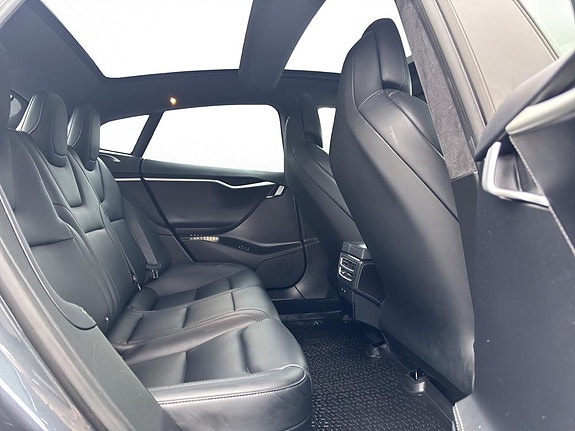 Tesla Model S 12 of 30