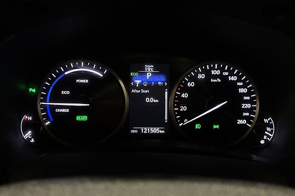 Lexus NX300h 16 of 26