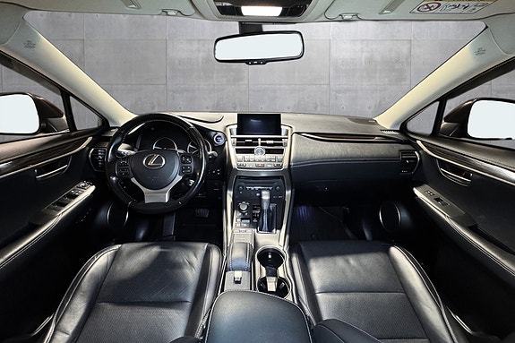 Lexus NX300h 9 of 26