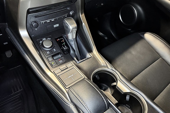 Lexus NX300h 19 of 26