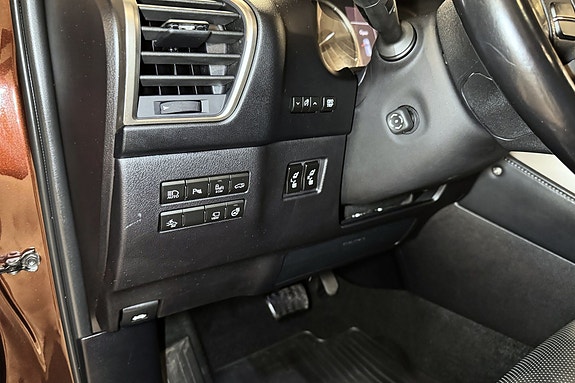 Lexus NX300h 17 of 26