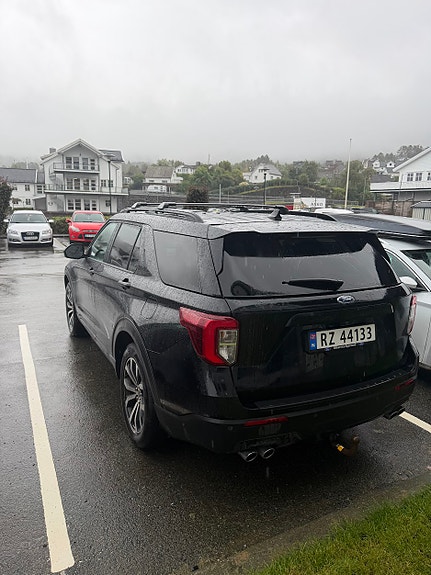 Ford Explorer 3 of 7