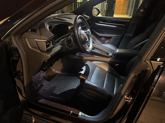 Porsche Macan 3 of 11