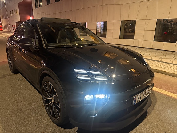Porsche Macan 11 of 11