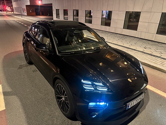 Porsche Macan 10 of 11