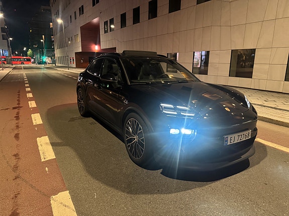 Porsche Macan 8 of 11