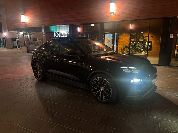 Porsche Macan 6 of 11