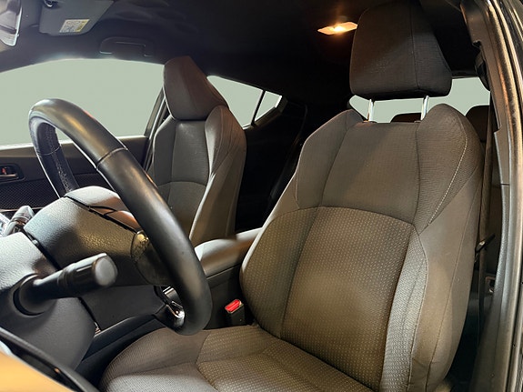 Toyota C-HR 12 of 29