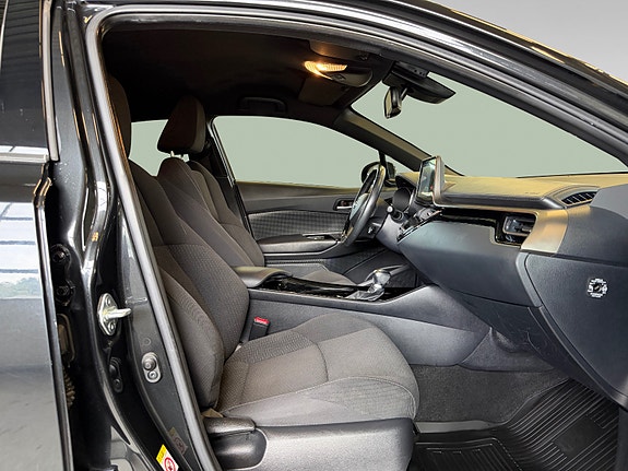 Toyota C-HR 11 of 29