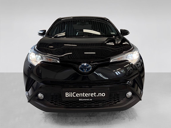 Toyota C-HR 2 of 29