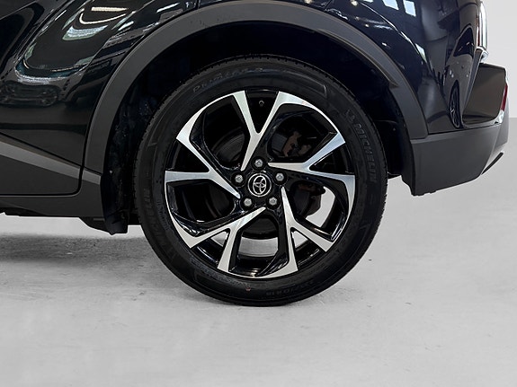 Toyota C-HR 7 of 29