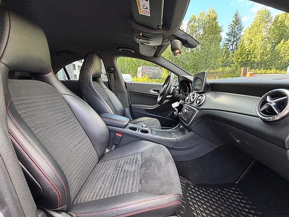 Mercedes-Benz CLA200 10 of 30