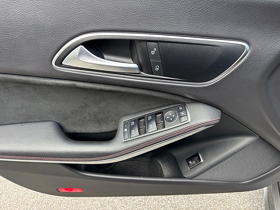 Mercedes-Benz CLA200 16 of 30