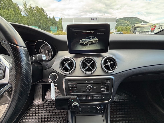 Mercedes-Benz CLA200 11 of 30