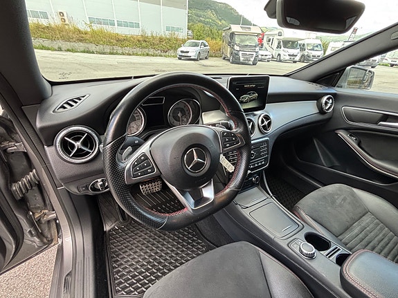 Mercedes-Benz CLA200 6 of 30