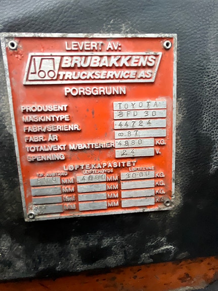 Toyota Diesel Truck 8 of 8