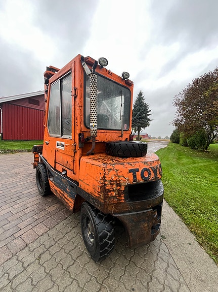 Toyota Diesel Truck 3 of 8